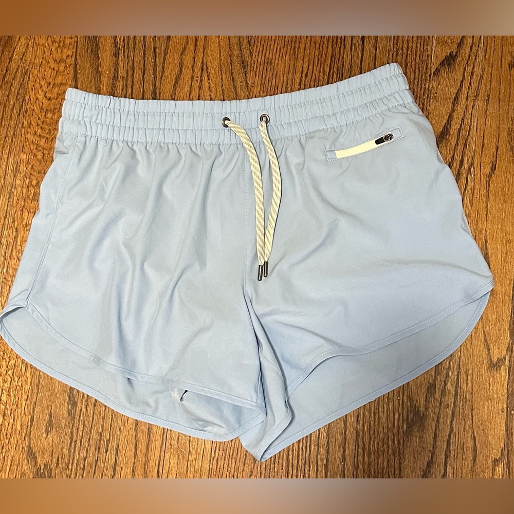 Vuori Clementine 2.0 Short 4" in “Surf” blue color